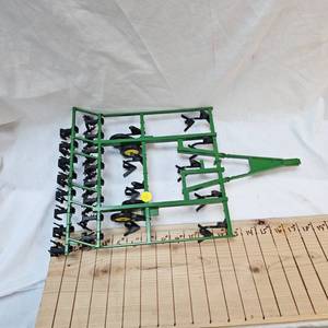 lot 11 image: Ertl John Deere 550 Mulch Master, like new condition