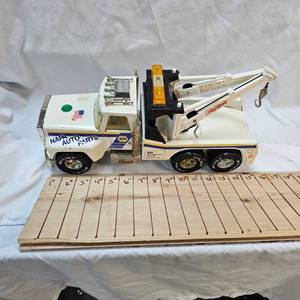 lot 15 image: Classic 70s-80s Nylint NAPA Auto Parts Twin Boom Wrecker