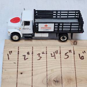 lot 28 image: International  Navastar Delivery Truck
