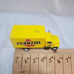 lot 42 image: Pennzoil Delivery Box Truck