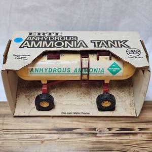 lot 48 image: Ertl Anhydraus Ammonia Tank, Aged, as new in Box