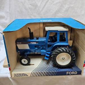 lot 77 image: Ford TW-25 116 Scale, as New, Old Stock