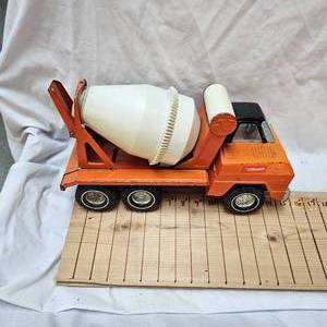 lot 85 image: Classic 1970s Nylint Cement Mixer in Nice Shape