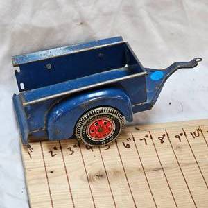 lot 91 image: Original Louis Marx 1940s-50s Metal Trailer, 85% Condition