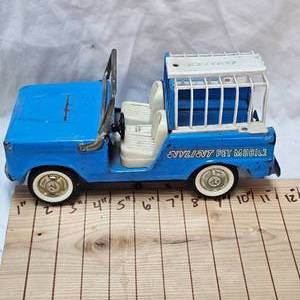 lot 93 image: 1960s Nylint Ford Bronco Pet Mobile Truck