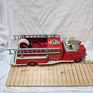 lot 94 image: 1950s Vintage S.F.D Pumper Fire Truck by Structo