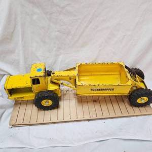 lot 110 image: 1950s Nylint Tournahopper Belly Dumper