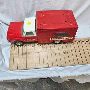 lot 111 image: Early 1970s Nylint Emergency Ambulance Truck