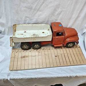 lot 106 image: Vintage 1950s Buddy L Repair It Unit Truck