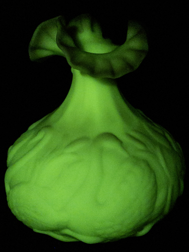 lot 26B image: FENTON 8 Rose Burmese Waterlily Ruffle Swan Vase.