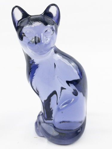 lot 38N image: FENTON Amethyst Sitting Cat Figurine.