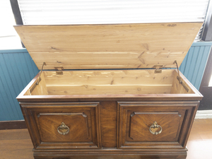 lot 2B image: Wooden Storage ChestBench.