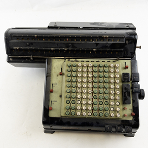 lot 8A image: Vintage Monroe Calculator Machine