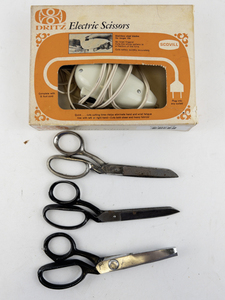 lot 76 image: Dritz Electric Sissors, 3 Vintage Pairs of Sissors, & Sissor Sharpener.
