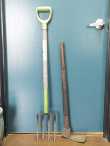 lot 103 image: Vintage Pitchfork & Hoe
