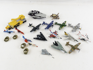 lot 113 image: Set of 18 Toy Military Planes & Vehicles