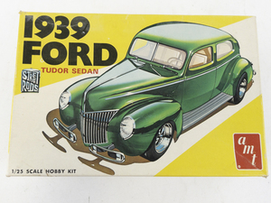lot 143 image: 1939 AMT Ford Tudor Sedan. 125  Hobby Kit.