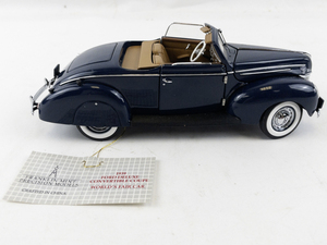 lot 148 image: 1939 FRANKLIN MINT Ford Deluxe Convertible Coupe Worlds Fair Car. 124