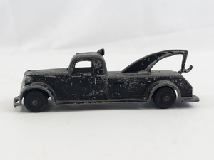 lot 159 image: TOOTSIE TOY Vintage Black Diecast Toy Tow Truck