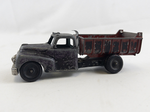 lot 163 image: HUBLEY KIDDIE Vintage Red, Purple, & Green Diecast Toy Metal Dump Truck with Lever.