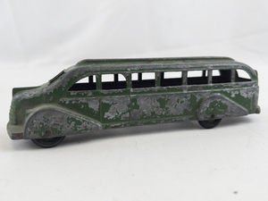 lot 164 image: METAL MASTERS CO. Vintage Green Diecast Metal Toy Bus.