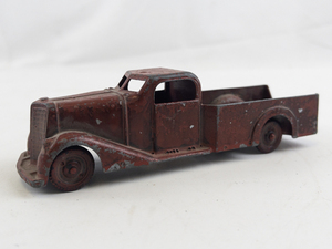 lot 166 image: METAL MASTERS CO. Vintage Red Diecast Metal Toy Pickup Truck.