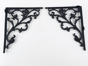 lot 235 image: Set of Decorative Cast Iron Wall Shelf Brackets