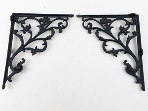 lot 236 image: Set of Decorative Cast Iron Wall Shelf Brackets