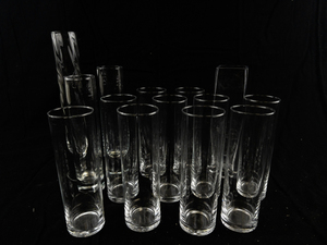 lot 242 image: Set of 14 Clear Glass Vases