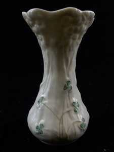 lot 255 image: BELLEEK Pottery Ireland 5 Shamrock Daisy Spill Vase.