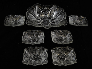 lot 262 image: Indiana Glass Co. #123 Paneled Daisy, Finecut, Pressed Glass 10 Fruit Bowl & Six 5 Fruit Bowls.