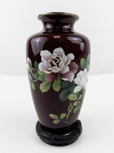 lot 263 image: Japanese Cloisonne Pigeon Blood Red Rose Akasuke Ando Showa Period 7 12 Vase.
