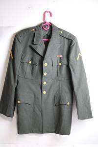 lot 99 image: Vintage Military Dress Jacket with Gold Accents - Size 40R