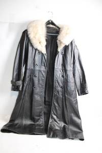 lot 101 image: Black Leather Coat with Soft Fur Collar, Size XSSmall
