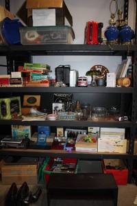 lot 118 image: Assorted Vintage Household and Decorative Items Collection