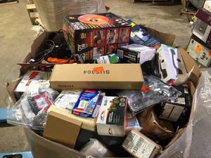 lot 35 image: Gaylord of Assorted Small Housewares and General Merchandise Various Models and Conditions  Customer Returns See Pictures