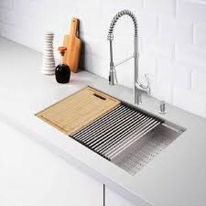 Glacier Bay Zero Radius 33 in. Undermount 50/50 Double Bowl 18 Gauge Stainless Steel Kitchen Sink with Accessories   Customer Returns See Pictures