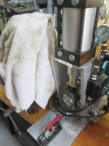 lot 3 image: Technotron 75a plastic injection mo...