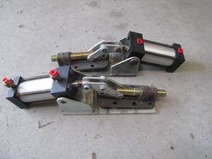 lot 38 image: (2) Pneumatic air cylinders...