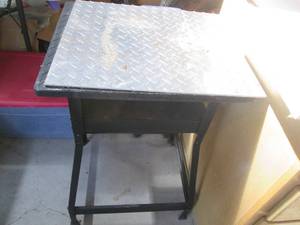 lot 45 image: Metal framed portable workbench wit...
