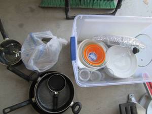 lot 47 image: T-Fal non-stick Cookware, dinnerwar...