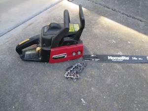 lot 139 image: Homelite gas powered chainsaw (has ...