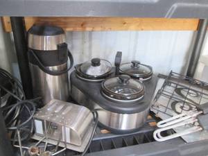 lot 143 image: Pot Luck style 3-crock server, beve...