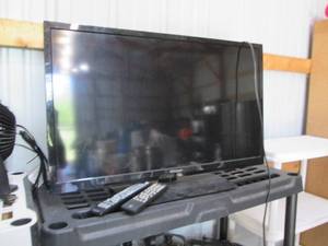 lot 144 image: Westinghouse 32 Flat screen TV wit...