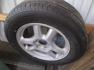lot 168 image: 6-lug GM ALUMINUM rim with Dunlop 2...