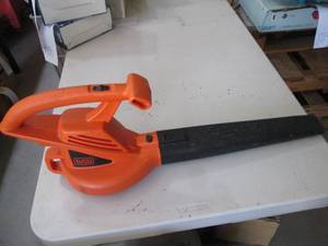 lot 172 image: Black and Decker electric leaf blow...