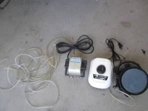lot 202 image: Lot of hydroponic growing air pumps...