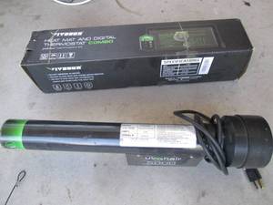 lot 205 image: Heat mat and digital thermostat com...