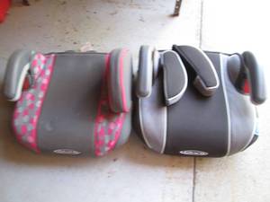 lot 211 image: (2) childrens Graco automotive boo...