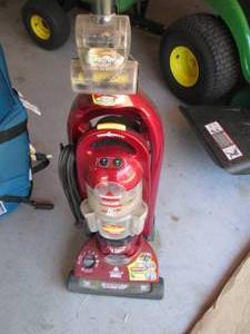lot 213 image: Bissell lift-off revolution vacuum ...
